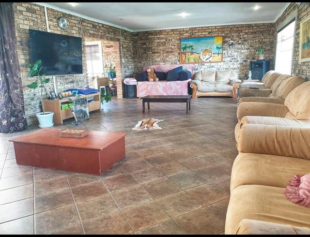 4 BEDROOM HOUSE FOR SALE IN MIEDERPARK
